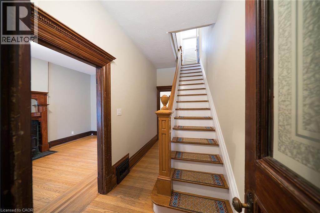 102 Pearl Street N, Hamilton, Ontario  L8R 2Z3 - Photo 3 - 40860921