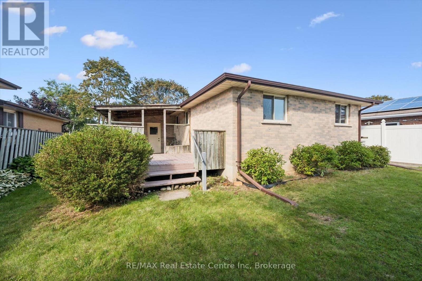 7 Countryside Crescent, Kitchener, Ontario  N2E 2S8 - Photo 32 - X13790260