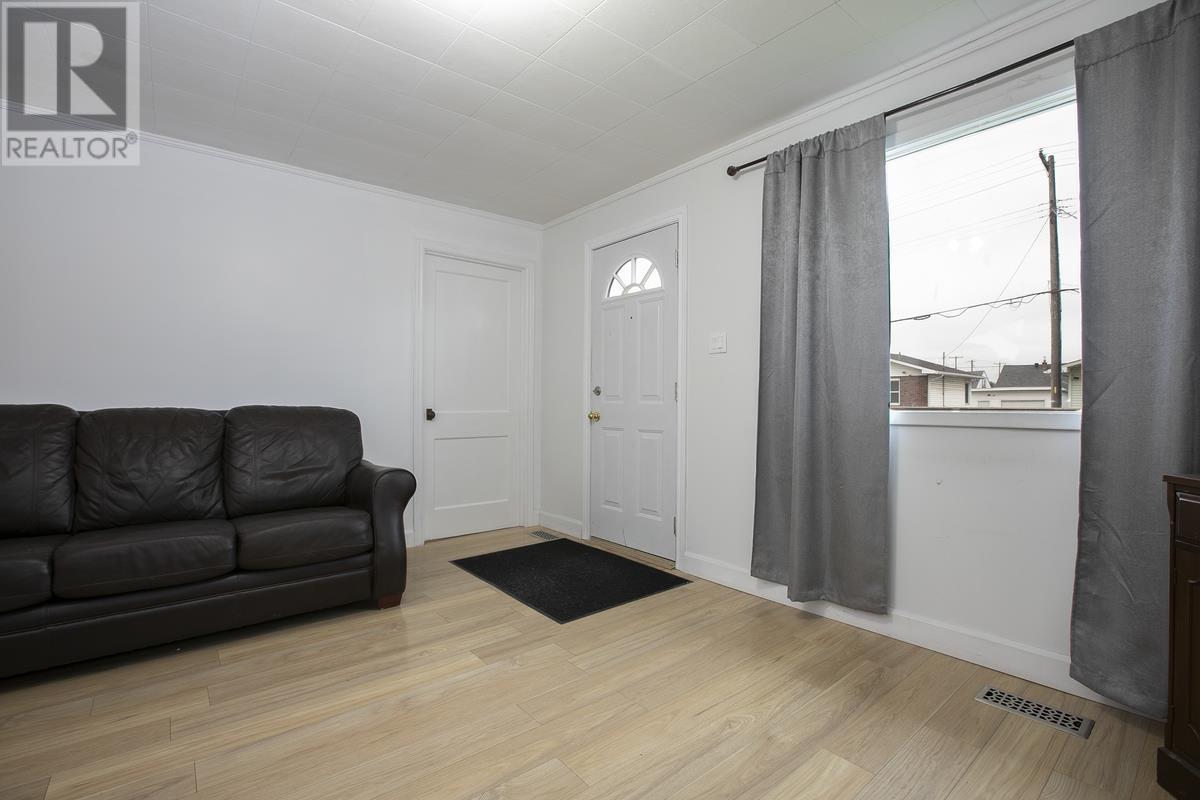 451 First Ave, Sault Ste. Marie, Ontario  P6C 4N9 - Photo 15 - SM262563