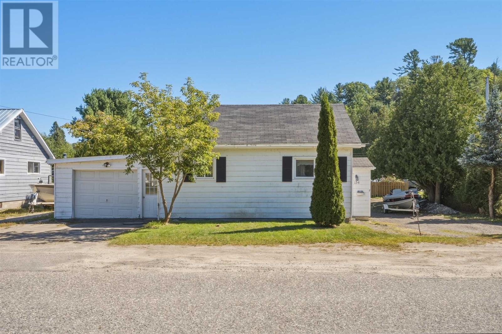 154 Hamilton Ave, Blind River, Ontario  P0R 1B0 - Photo 2 - SM262565