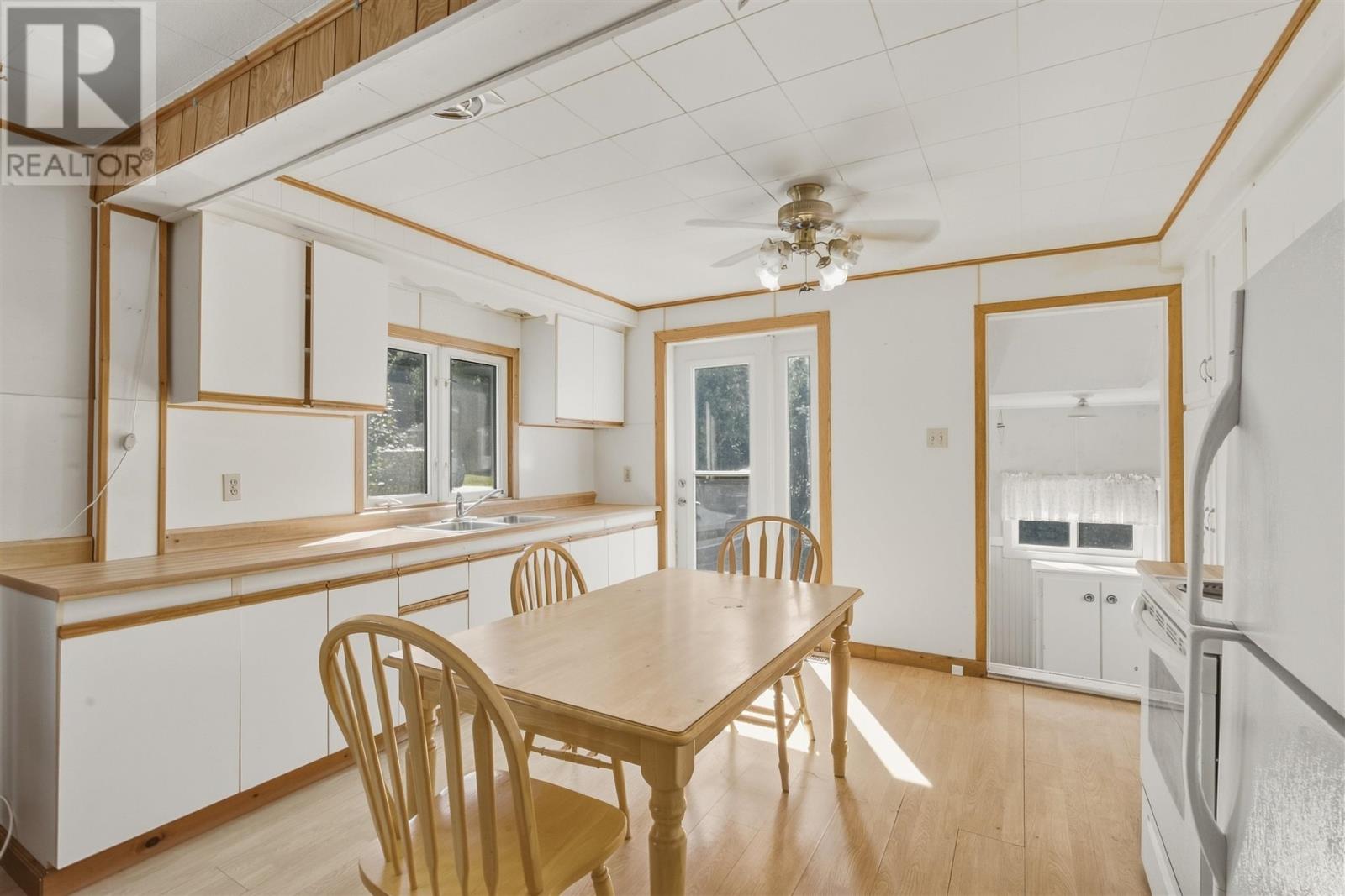 154 Hamilton Ave, Blind River, Ontario  P0R 1B0 - Photo 3 - SM262565