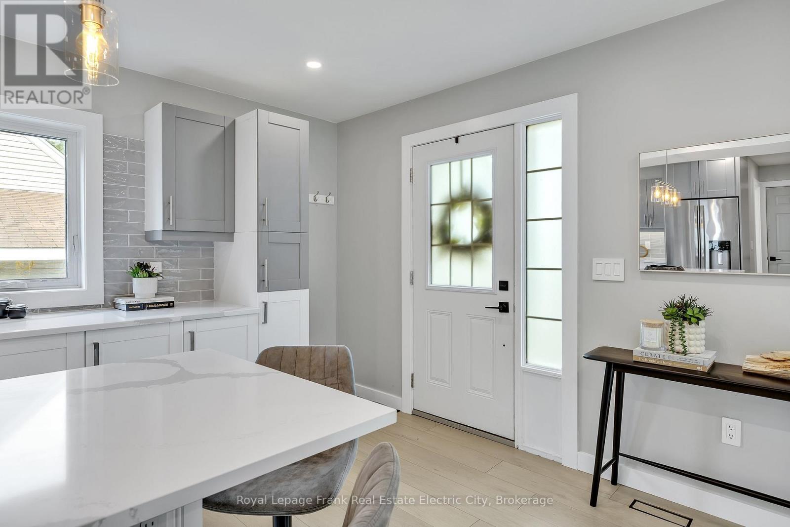 547 Rose Avenue, Peterborough, Ontario  K9J 4E6 - Photo 4 - X13790462