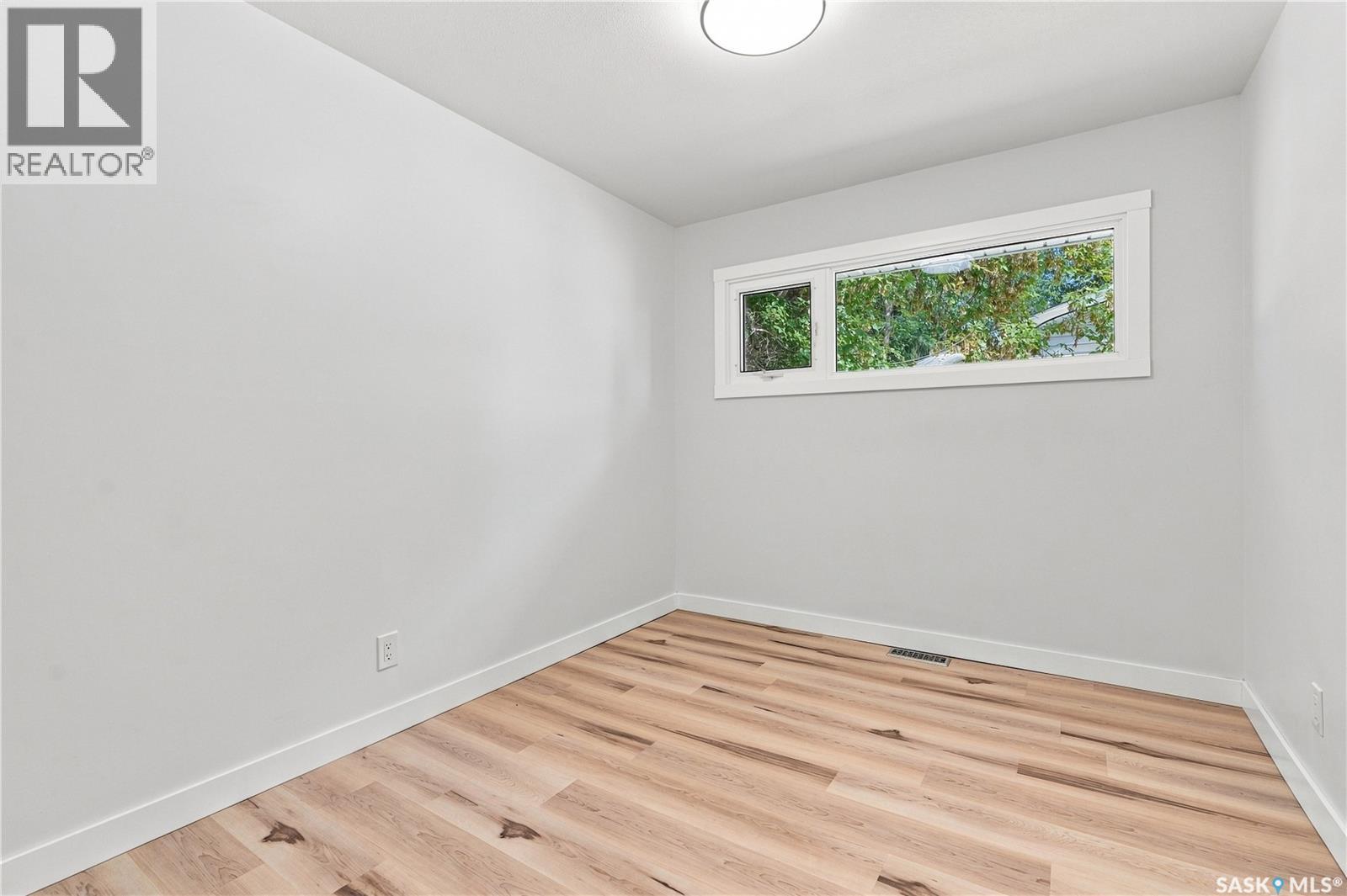 2805 Cumberland AVENUE S photo 26