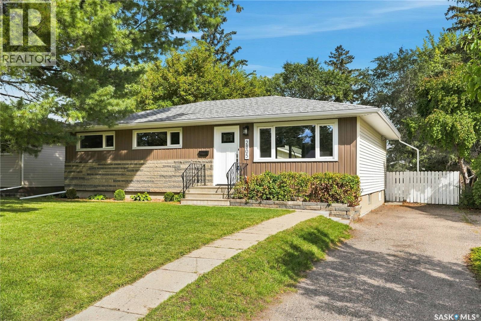 2805 Cumberland AVENUE S photo 1