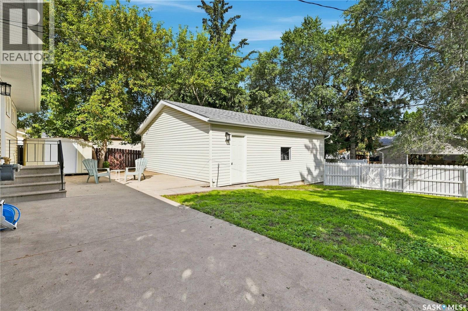 2805 Cumberland AVENUE S photo 44