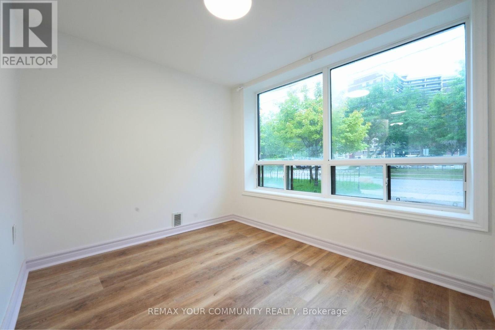 2 Lisburn Crescent, Toronto, Ontario  M2J 2Z5 - Photo 3 - C13761130