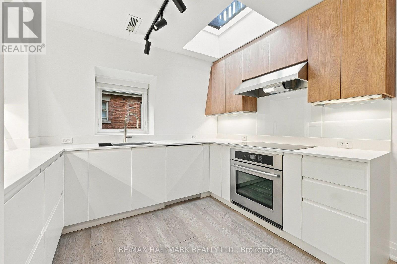 10 Earl Street, Toronto, Ontario  M4Y 1M3 - Photo 19 - C13785794
