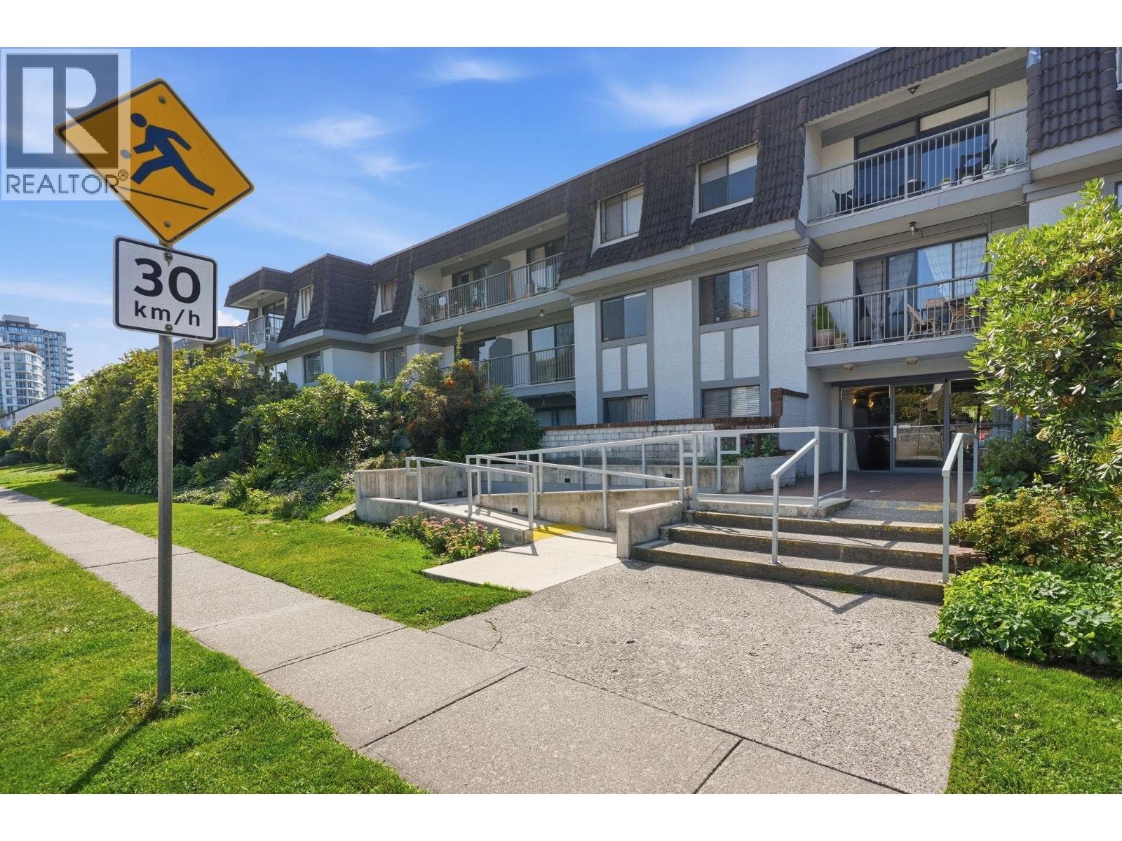 305 275 W 2nd Street, North Vancouver, British Columbia  V7M 1C9 - Photo 2 - R3166131