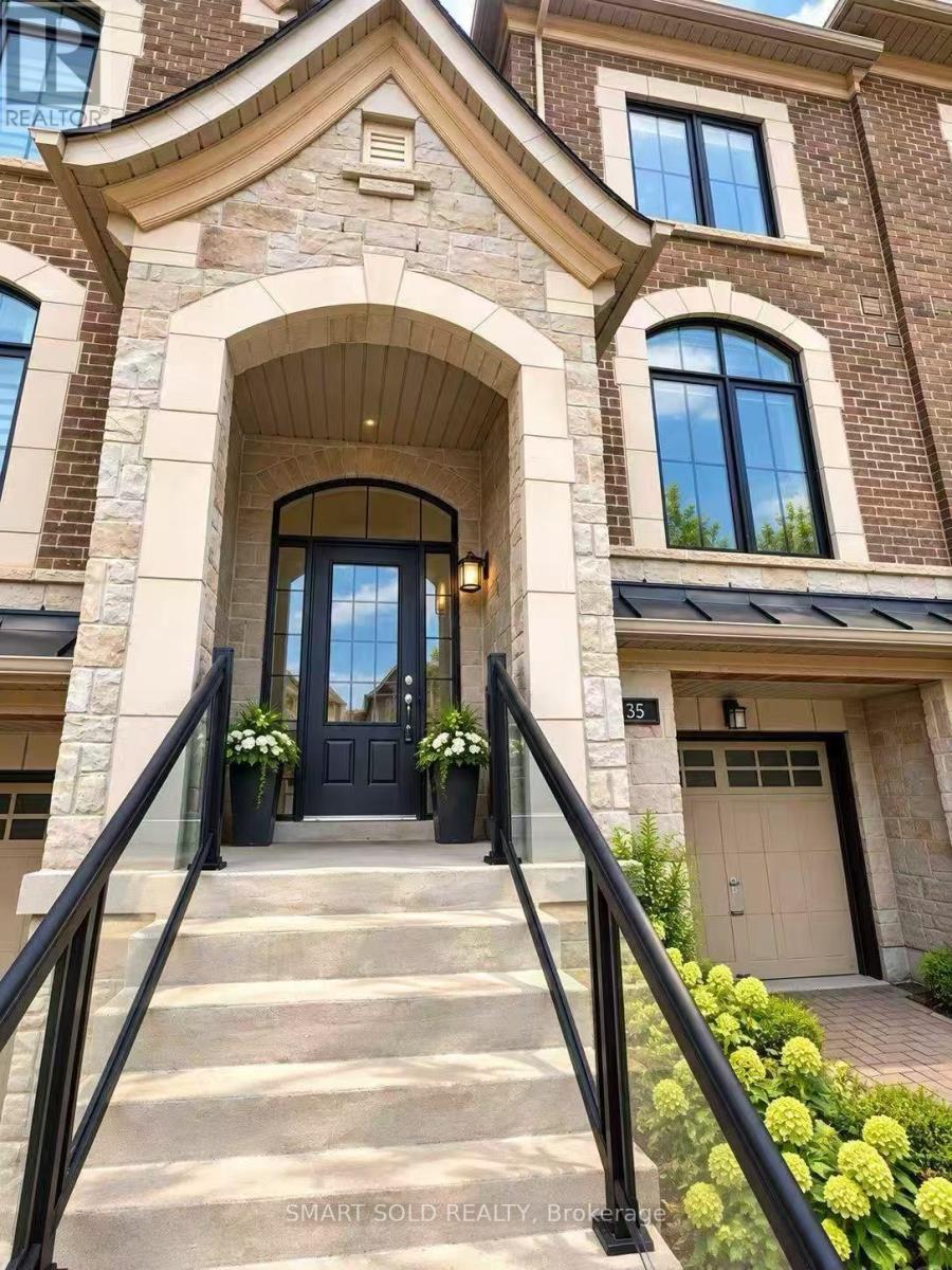 35 Duncombe Lane, Richmond Hill, Ontario  L4C 1C2 - Photo 2 - N13784178