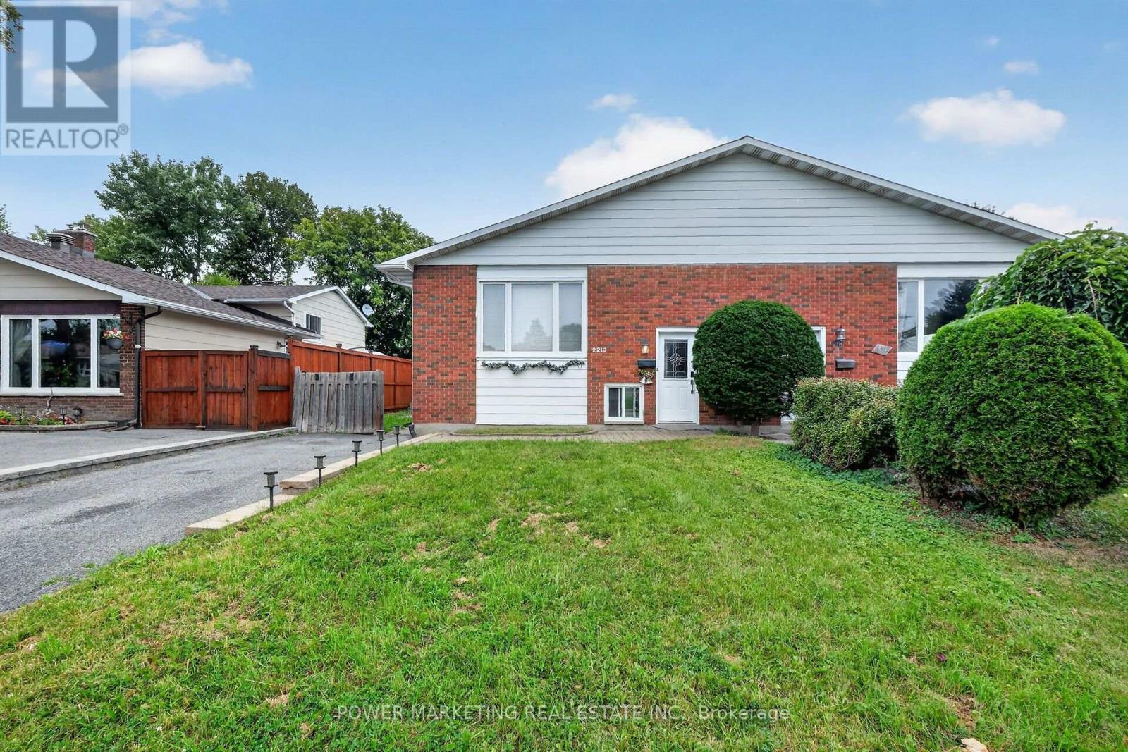 2213 Fillmore Crescent, Ottawa, Ontario  K1J 6A1 - Photo 2 - X13788192