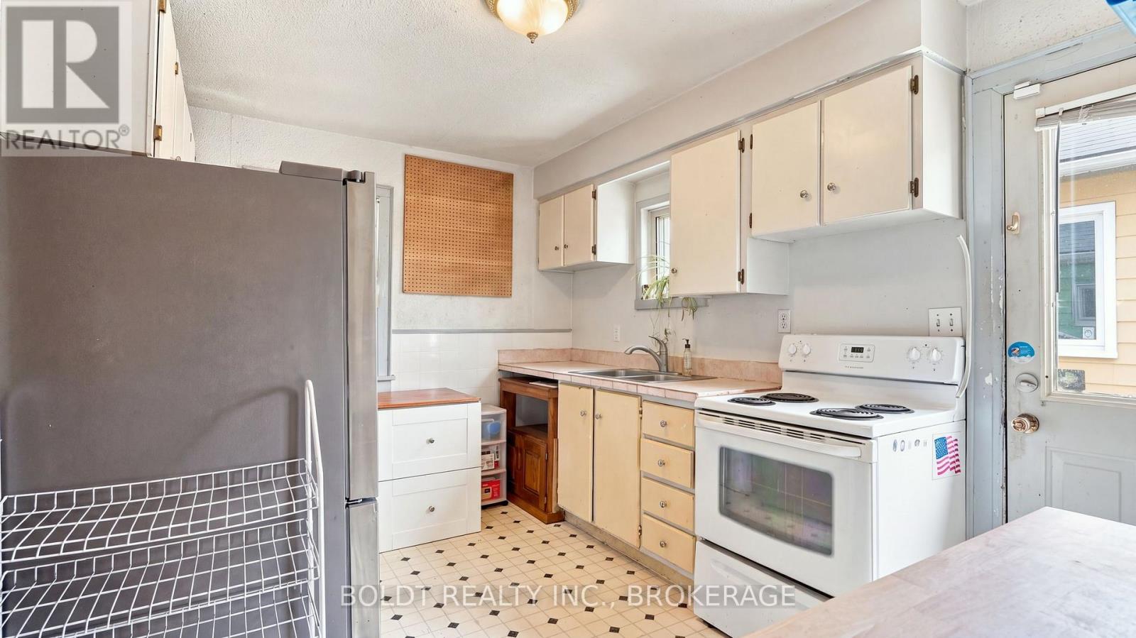 53 Carlton Street, St. Catharines, Ontario  L2R 1P7 - Photo 10 - X13753134