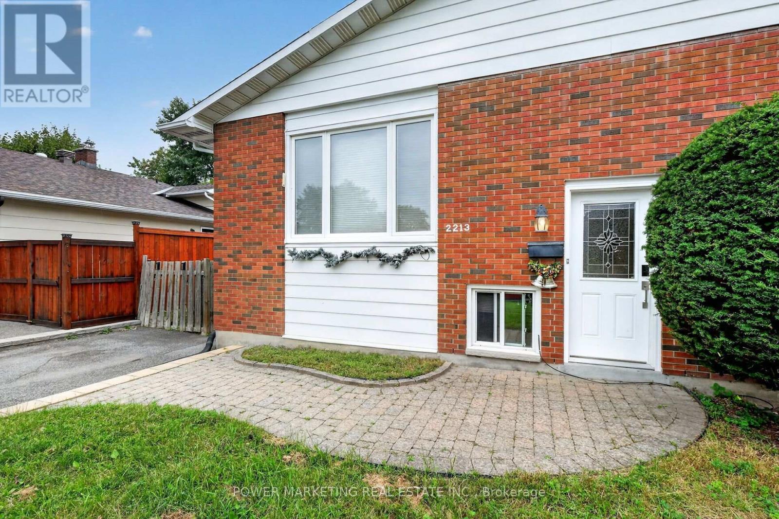 2213 Fillmore Crescent, Ottawa, Ontario  K1J 6A1 - Photo 3 - X13788192