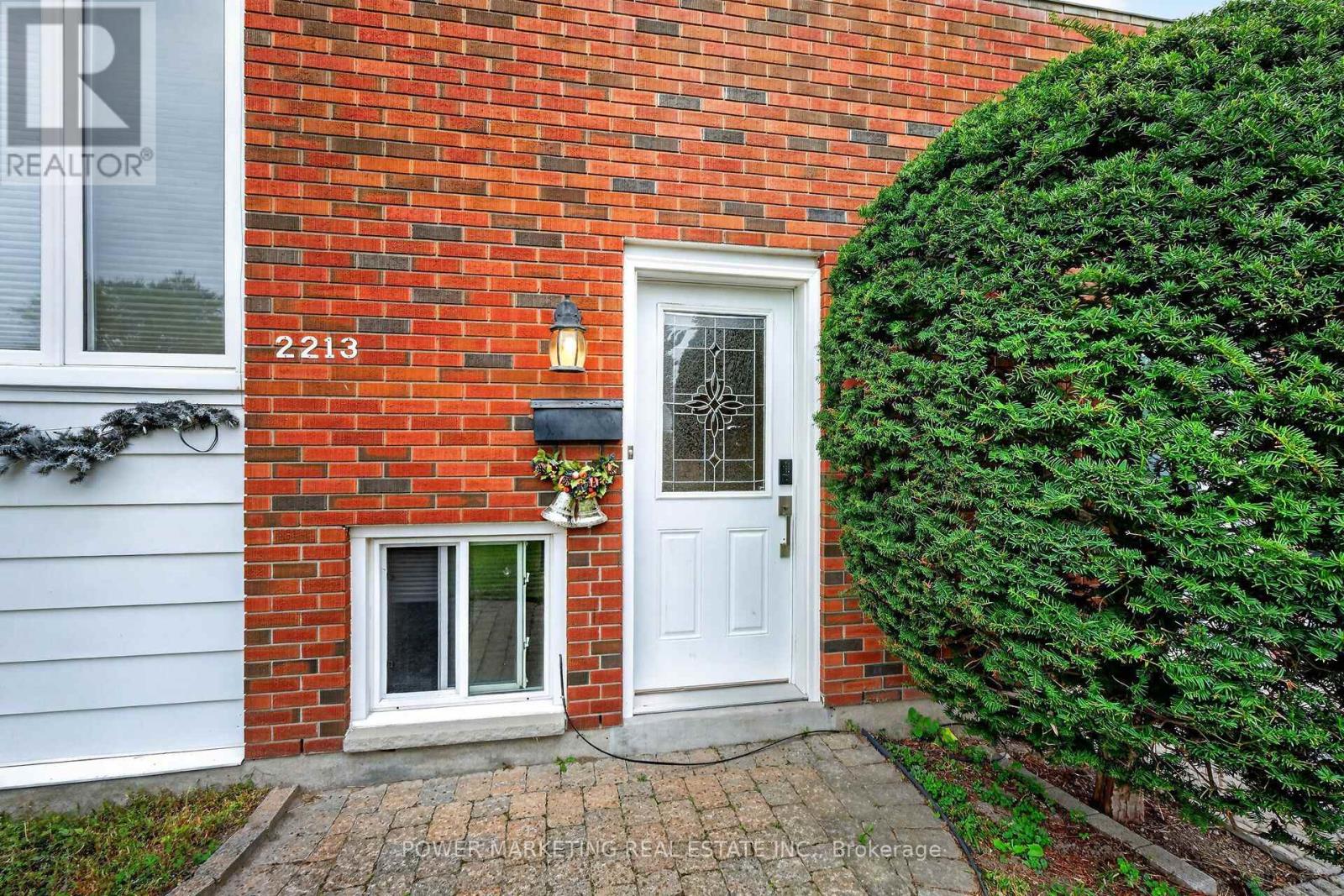 2213 Fillmore Crescent, Ottawa, Ontario  K1J 6A1 - Photo 4 - X13788192