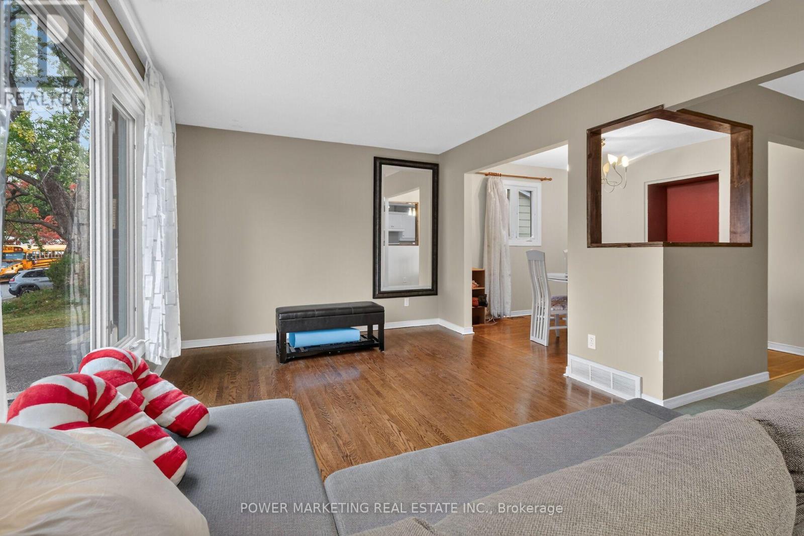 2213 Fillmore Crescent, Ottawa, Ontario  K1J 6A1 - Photo 9 - X13788192