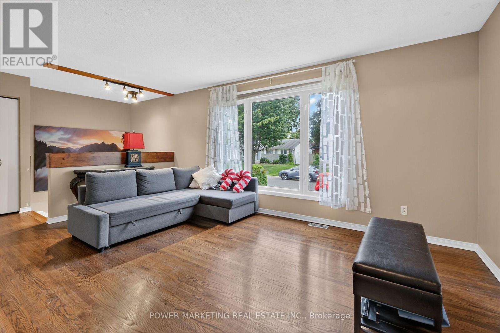2213 Fillmore Crescent, Ottawa, Ontario  K1J 6A1 - Photo 8 - X13788192