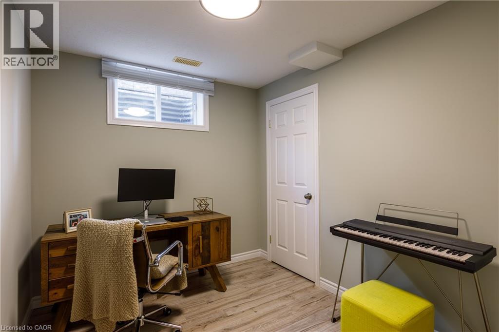 907 Doon Village Road, Kitchener, Ontario  N2P 1A1 - Photo 24 - 40863851