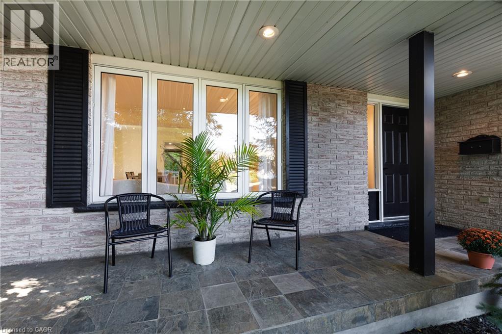 907 Doon Village Road, Kitchener, Ontario  N2P 1A1 - Photo 3 - 40863851