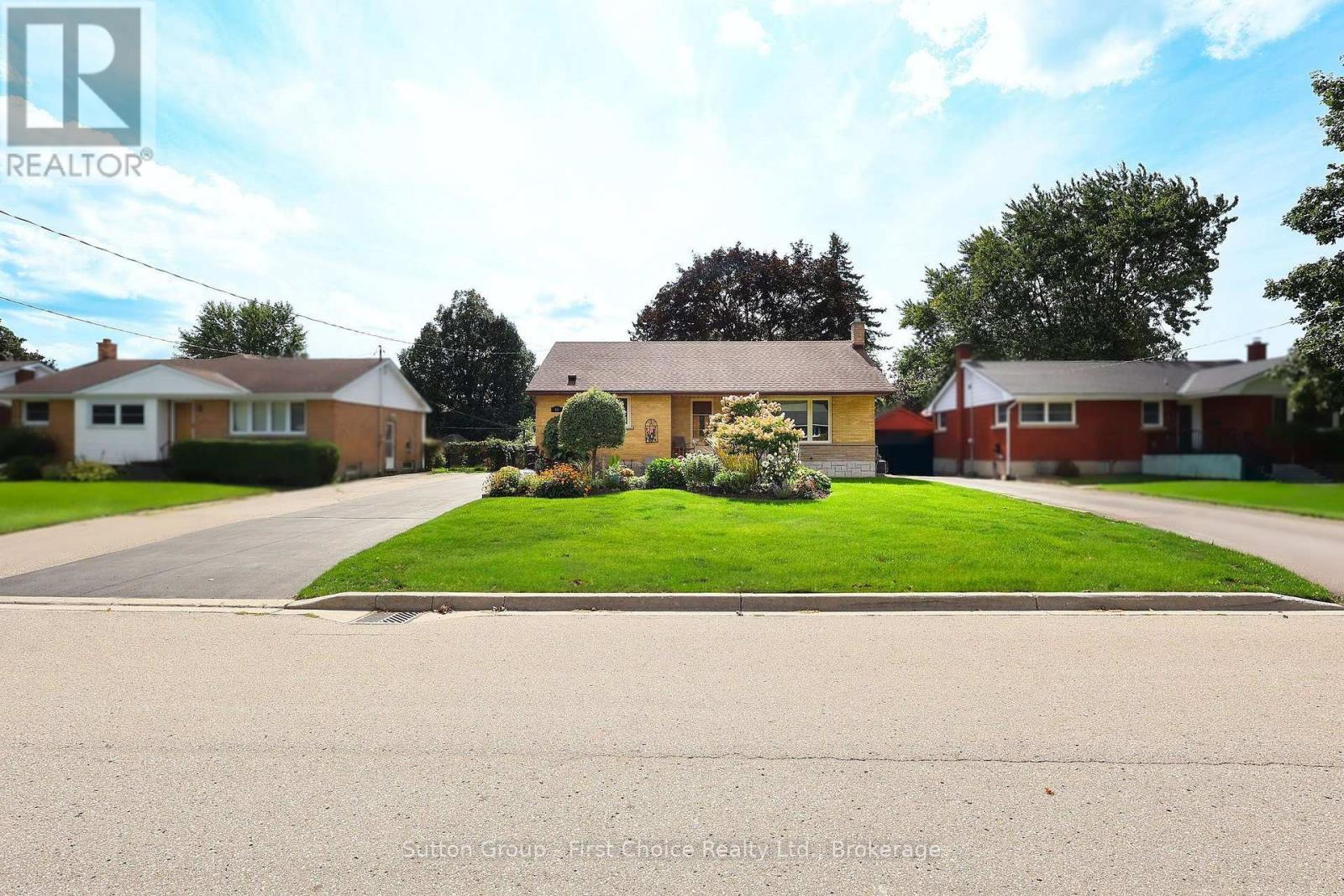 59 Easson Street, Stratford, Ontario  N5A 1N1 - Photo 1 - X13790458