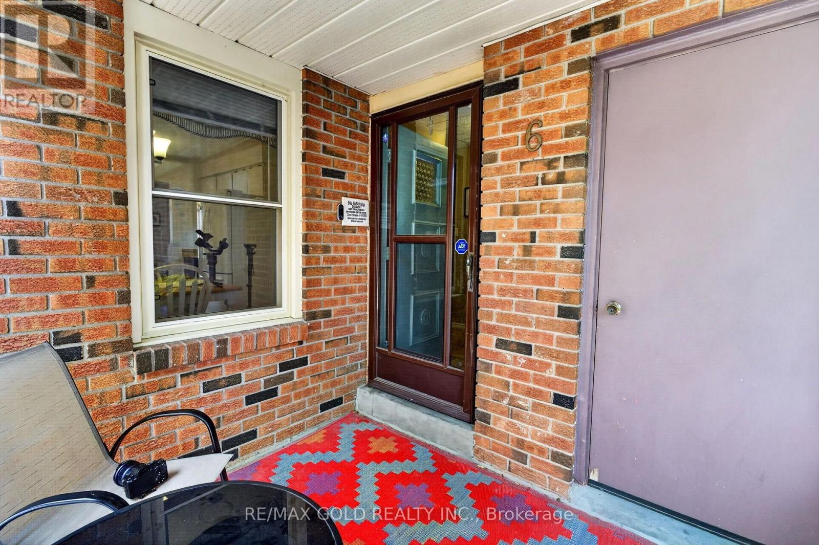 6 Rowe Court, Brampton, Ontario  L6X 2S2 - Photo 6 - W13785984