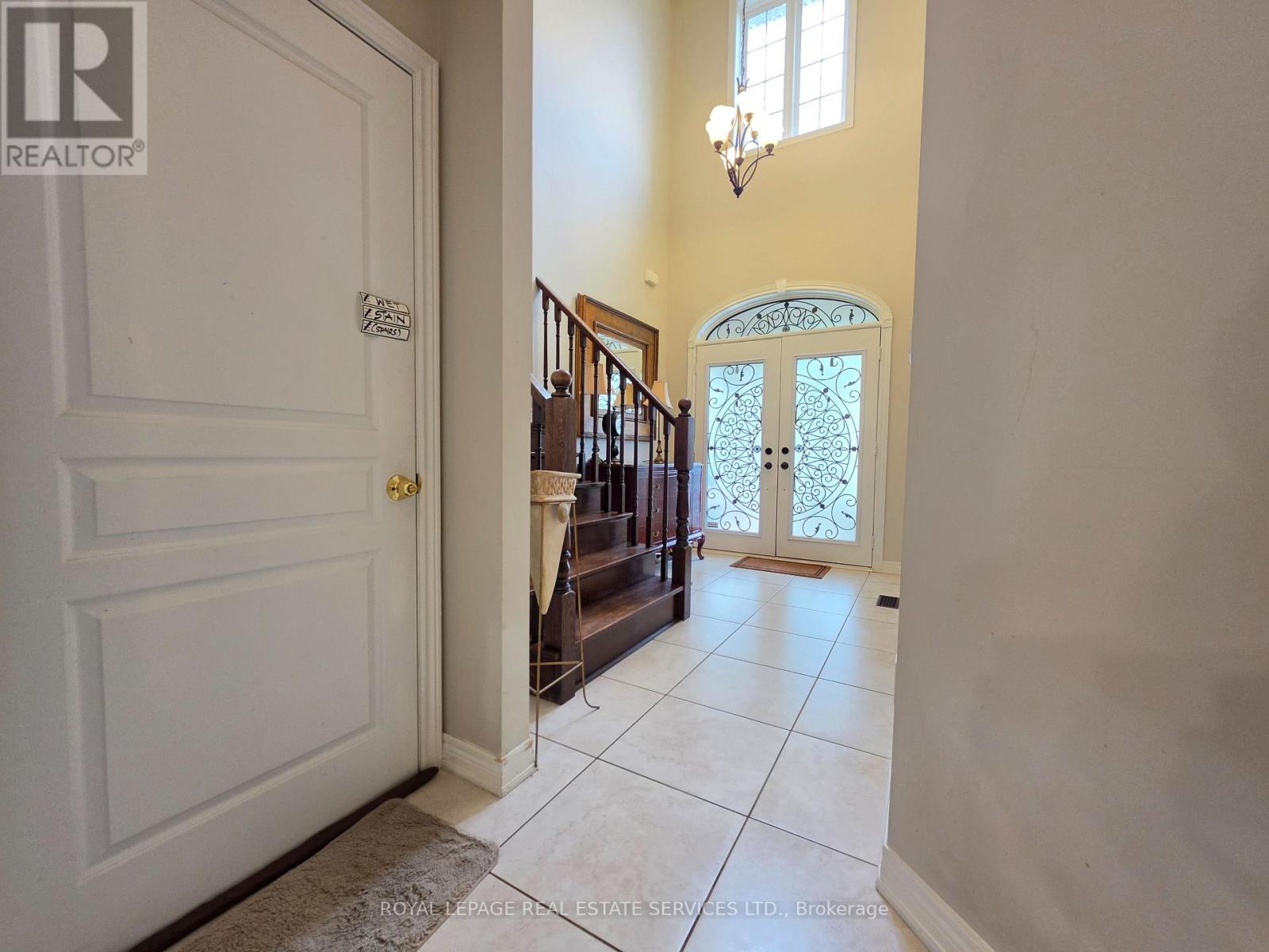 2488 Millstone Drive, Oakville, Ontario  L6M 0H6 - Photo 3 - W13790554