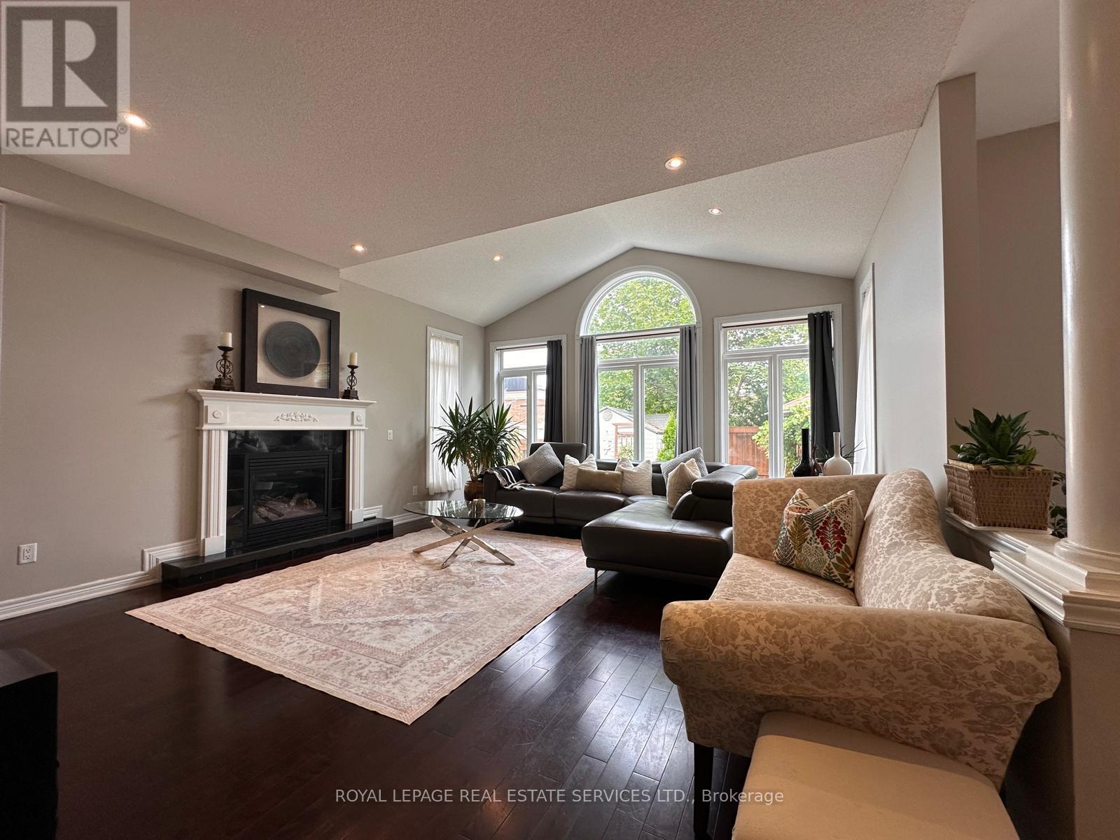 2488 Millstone Drive, Oakville, Ontario  L6M 0H6 - Photo 4 - W13790554