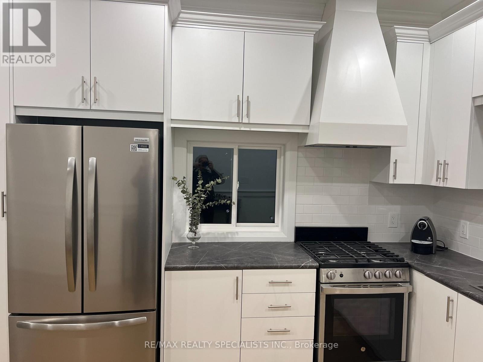 252 Earlscourt Avenue, Toronto (Caledonia-Fairbank), Ontario  M6E 4B6 - Photo 14 - W13790646