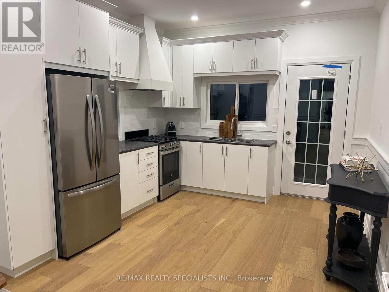 252 Earlscourt Avenue, Toronto (Caledonia-Fairbank), Ontario  M6E 4B6 - Photo 15 - W13790646