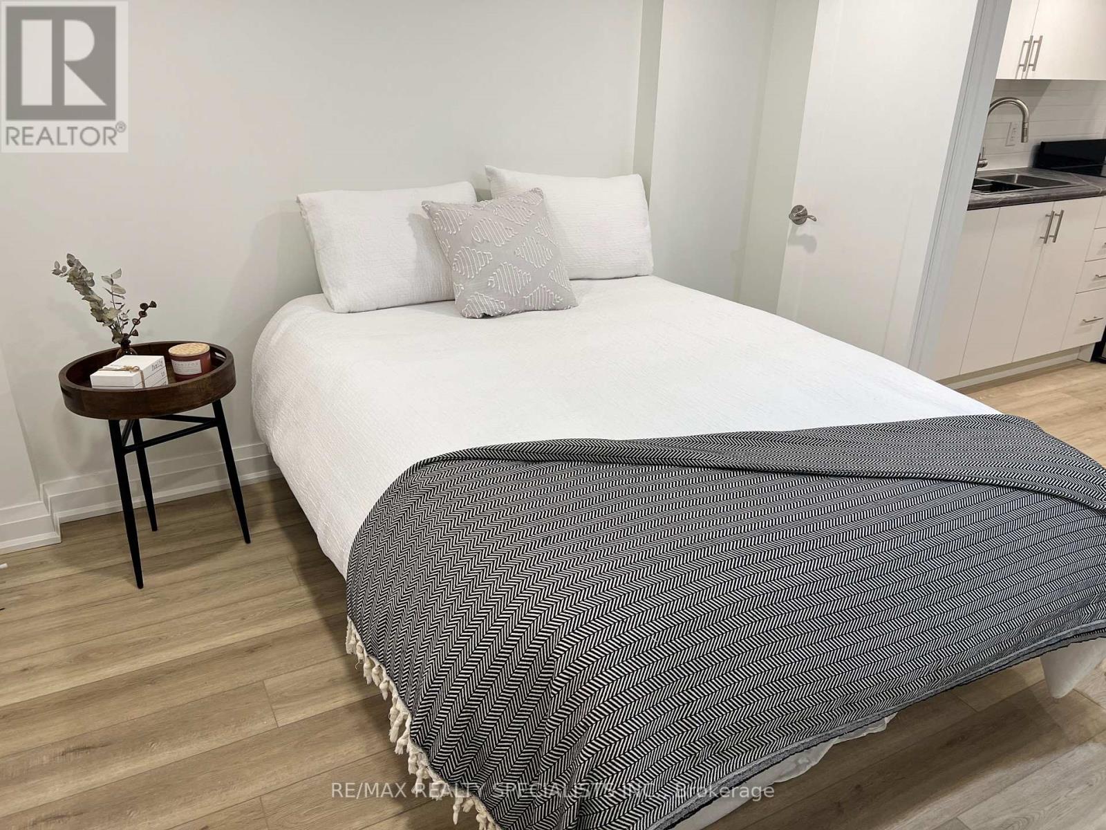 252 Earlscourt Avenue, Toronto (Caledonia-Fairbank), Ontario  M6E 4B6 - Photo 31 - W13790646