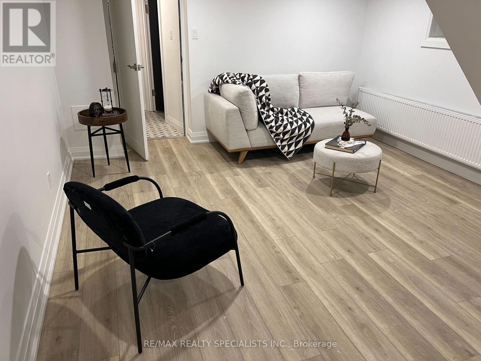 252 Earlscourt Avenue, Toronto (Caledonia-Fairbank), Ontario  M6E 4B6 - Photo 33 - W13790646