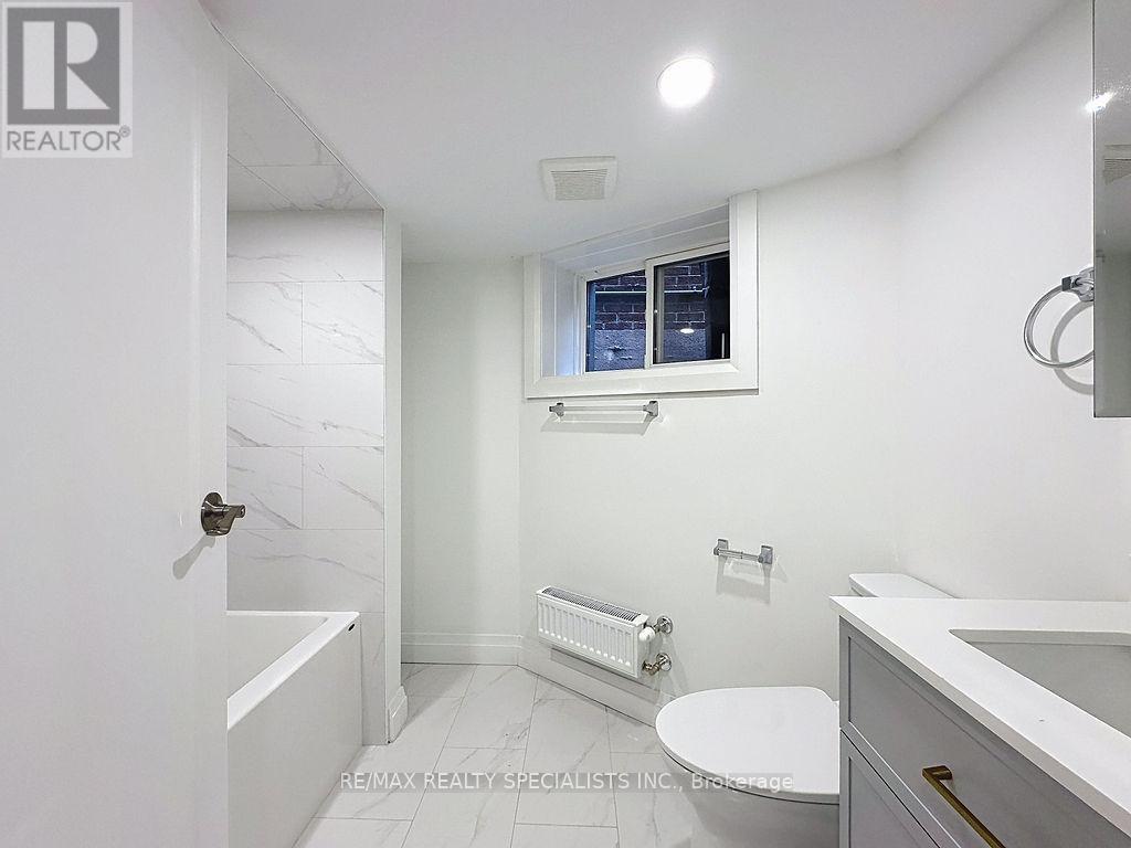 252 Earlscourt Avenue, Toronto (Caledonia-Fairbank), Ontario  M6E 4B6 - Photo 40 - W13790646