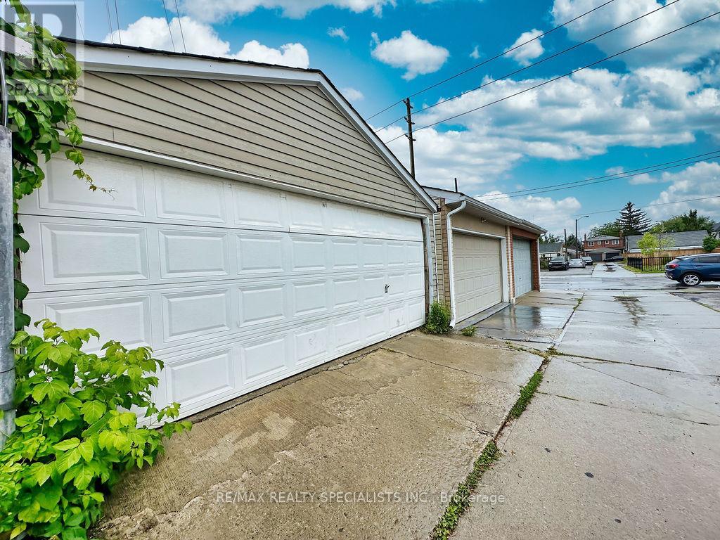 252 Earlscourt Avenue, Toronto (Caledonia-Fairbank), Ontario  M6E 4B6 - Photo 46 - W13790646