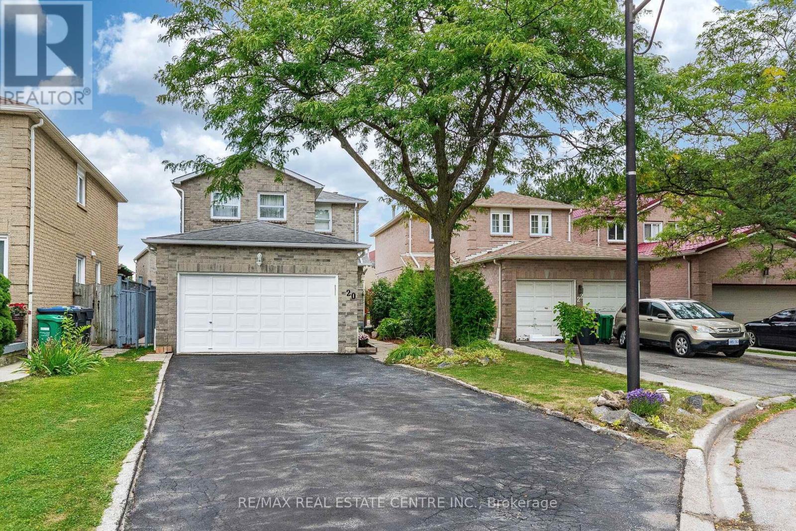 20 DUPONT COURT, Brampton, Ontario