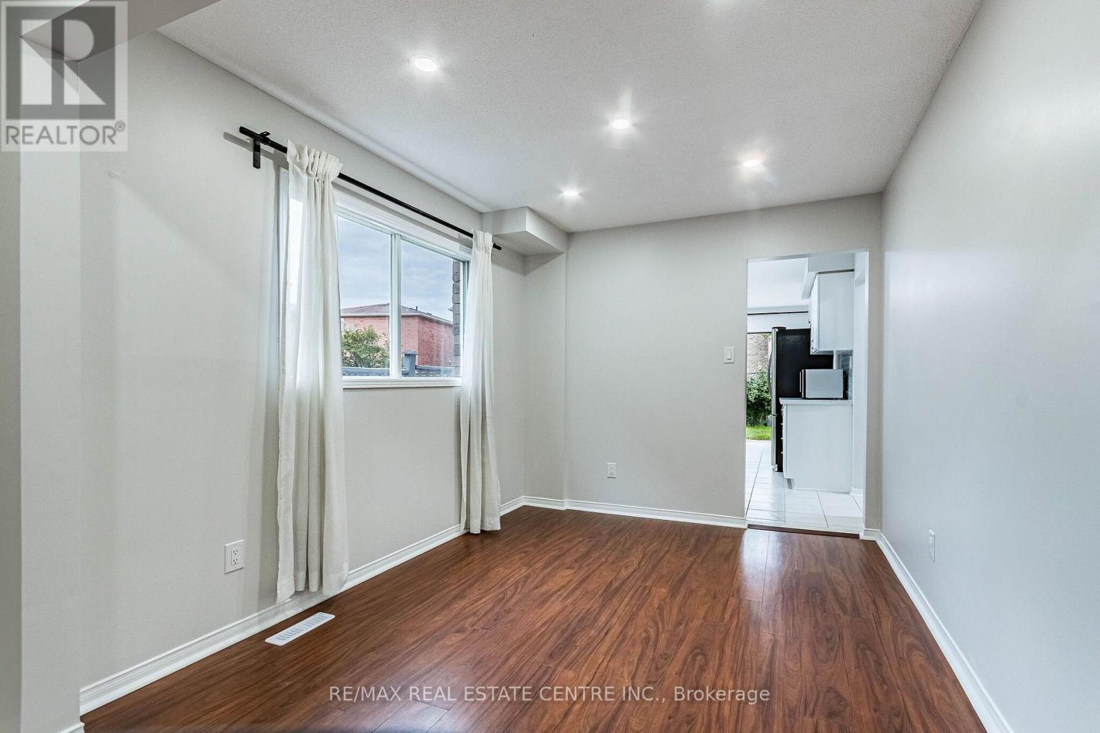 20 Dupont Court, Brampton, Ontario  L6Y 3R5 - Photo 10 - W13790652
