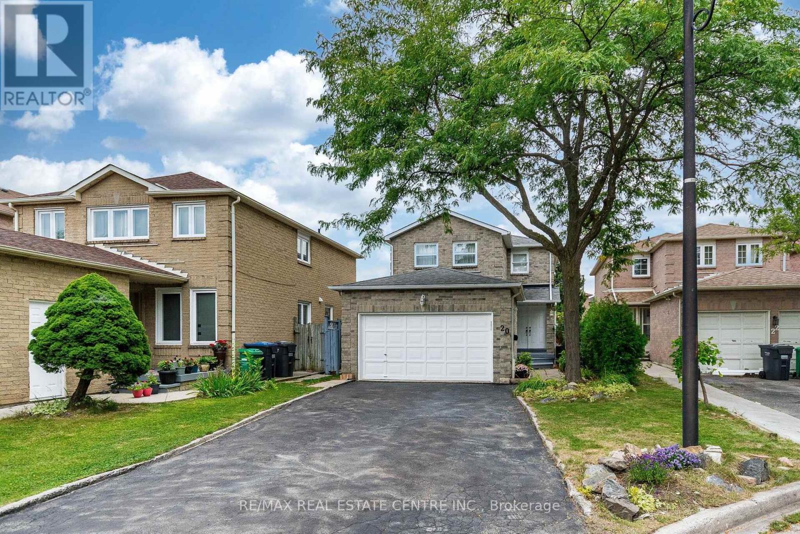 20 Dupont Court, Brampton, Ontario  L6Y 3R5 - Photo 2 - W13790652