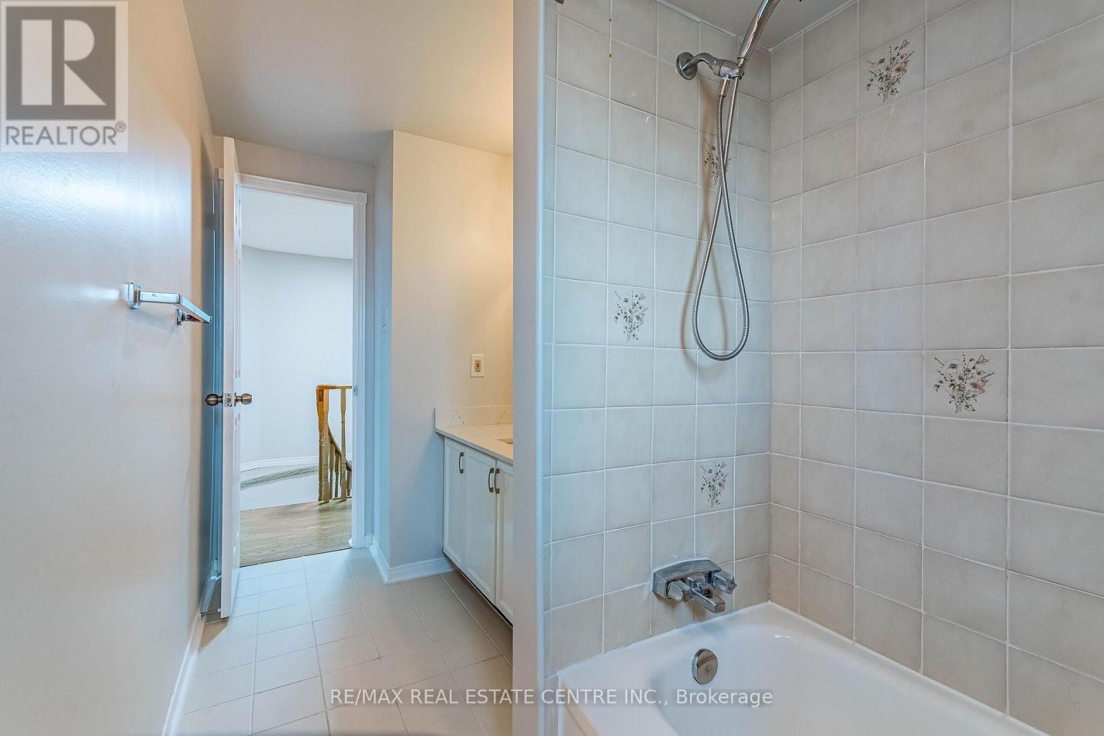 20 Dupont Court, Brampton, Ontario  L6Y 3R5 - Photo 33 - W13790652