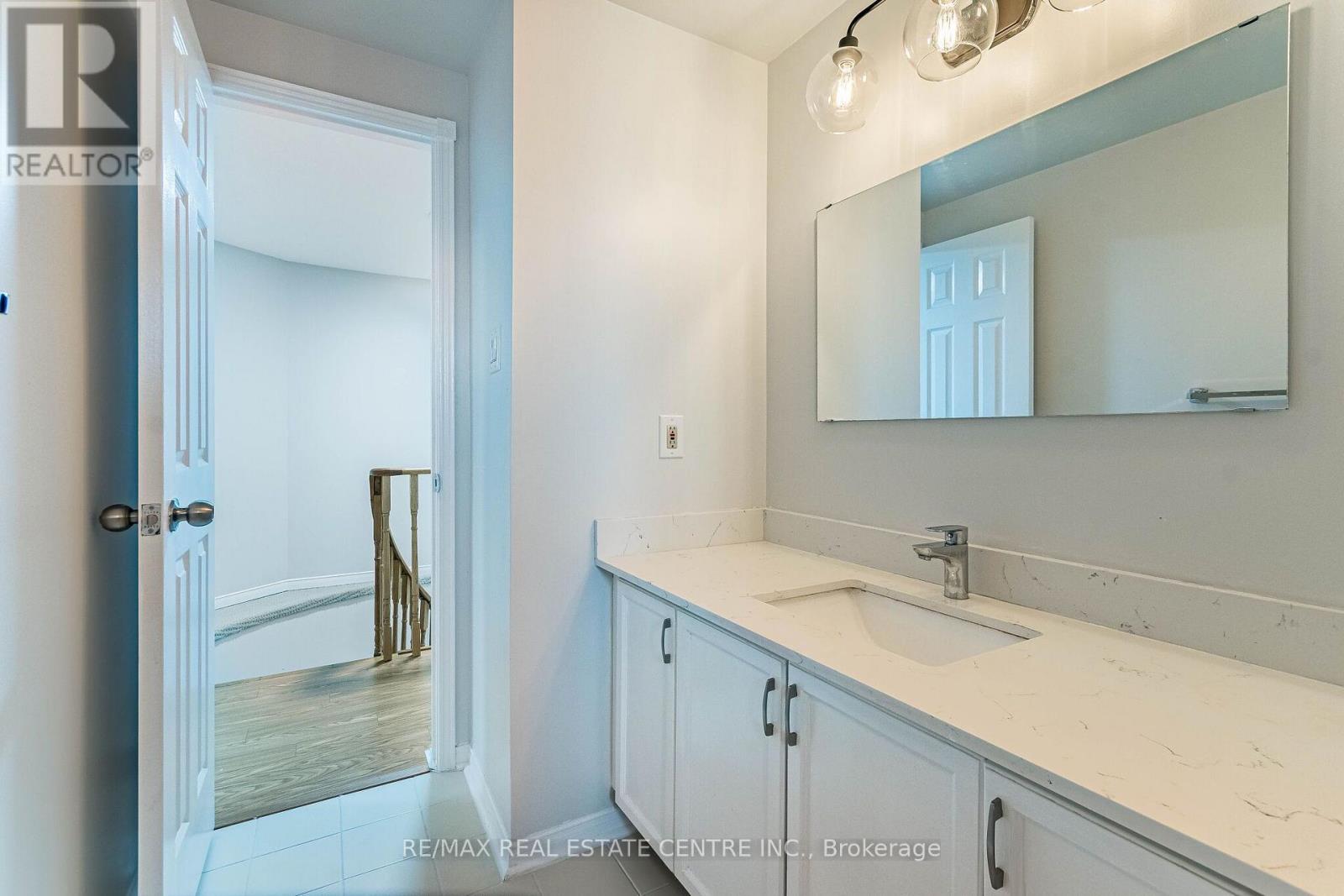 20 Dupont Court, Brampton, Ontario  L6Y 3R5 - Photo 36 - W13790652