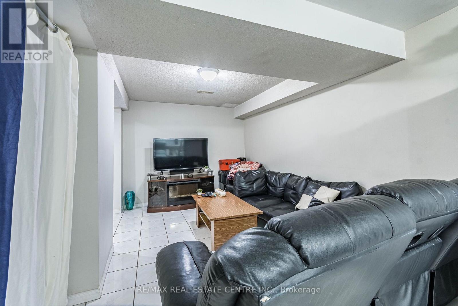 20 Dupont Court, Brampton, Ontario  L6Y 3R5 - Photo 39 - W13790652