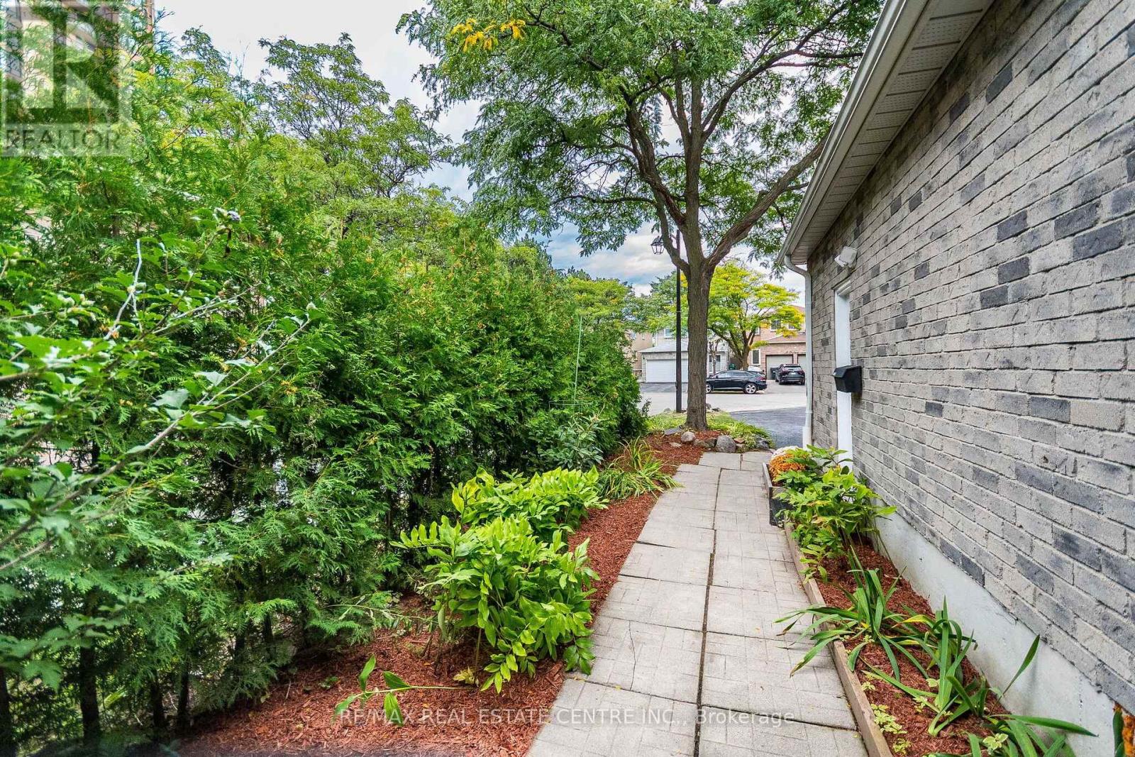 20 Dupont Court, Brampton, Ontario  L6Y 3R5 - Photo 50 - W13790652