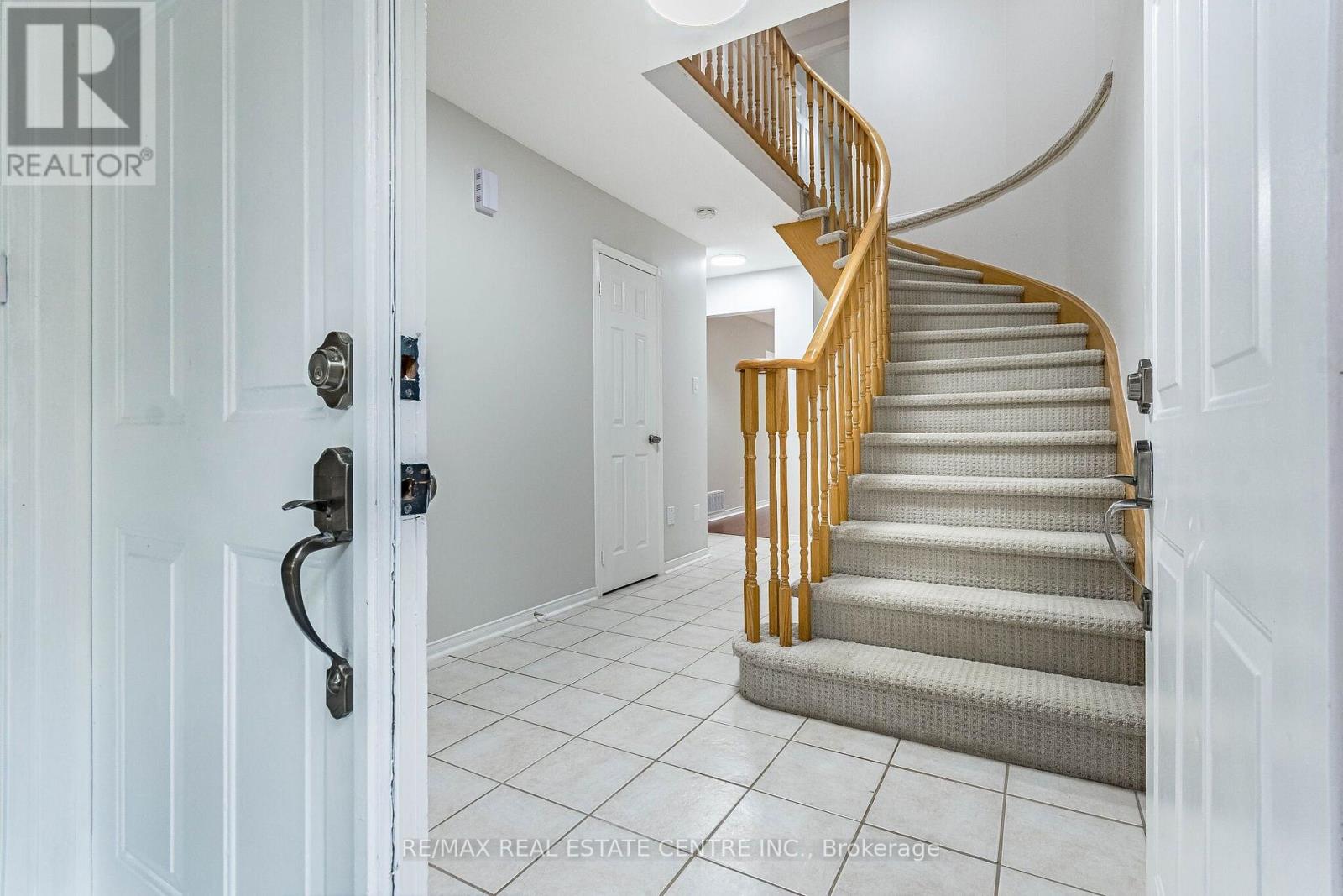 20 Dupont Court, Brampton, Ontario  L6Y 3R5 - Photo 6 - W13790652