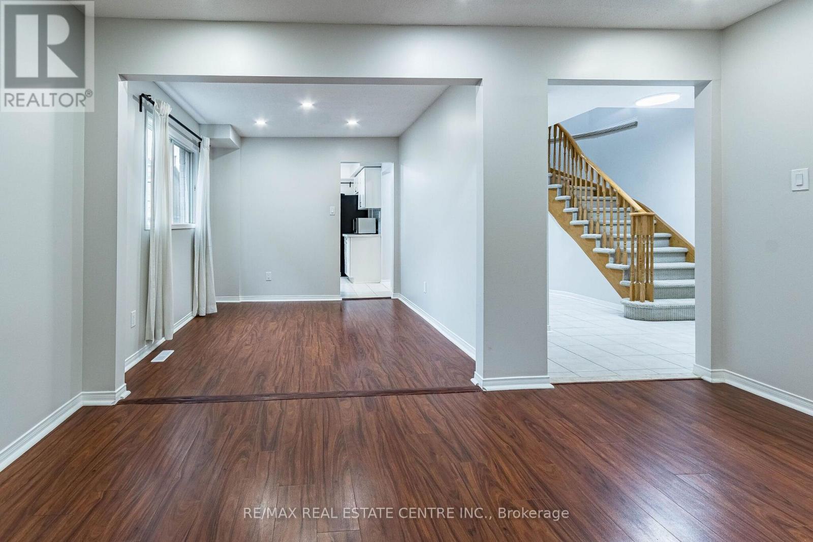 20 Dupont Court, Brampton, Ontario  L6Y 3R5 - Photo 9 - W13790652