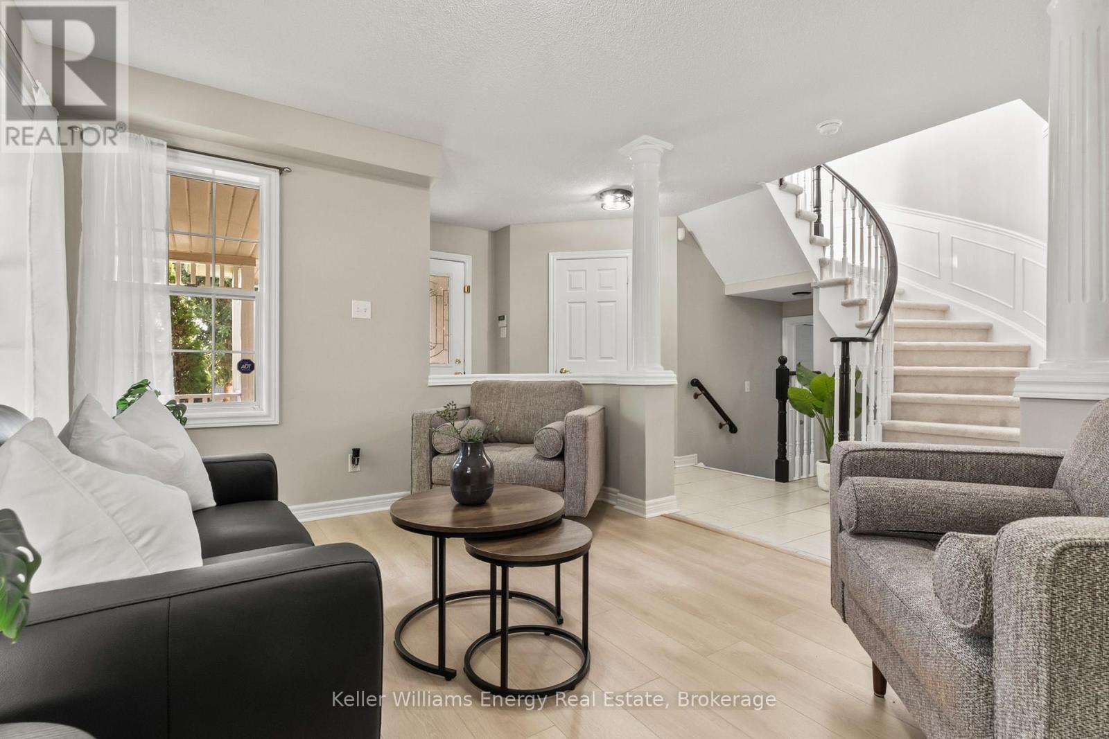35 Virginia Drive, Whitby, Ontario  L1R 2X9 - Photo 5 - E13781356