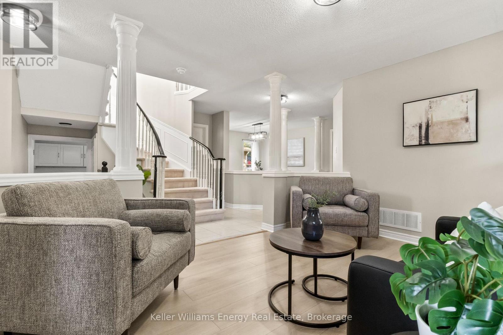 35 Virginia Drive, Whitby, Ontario  L1R 2X9 - Photo 6 - E13781356