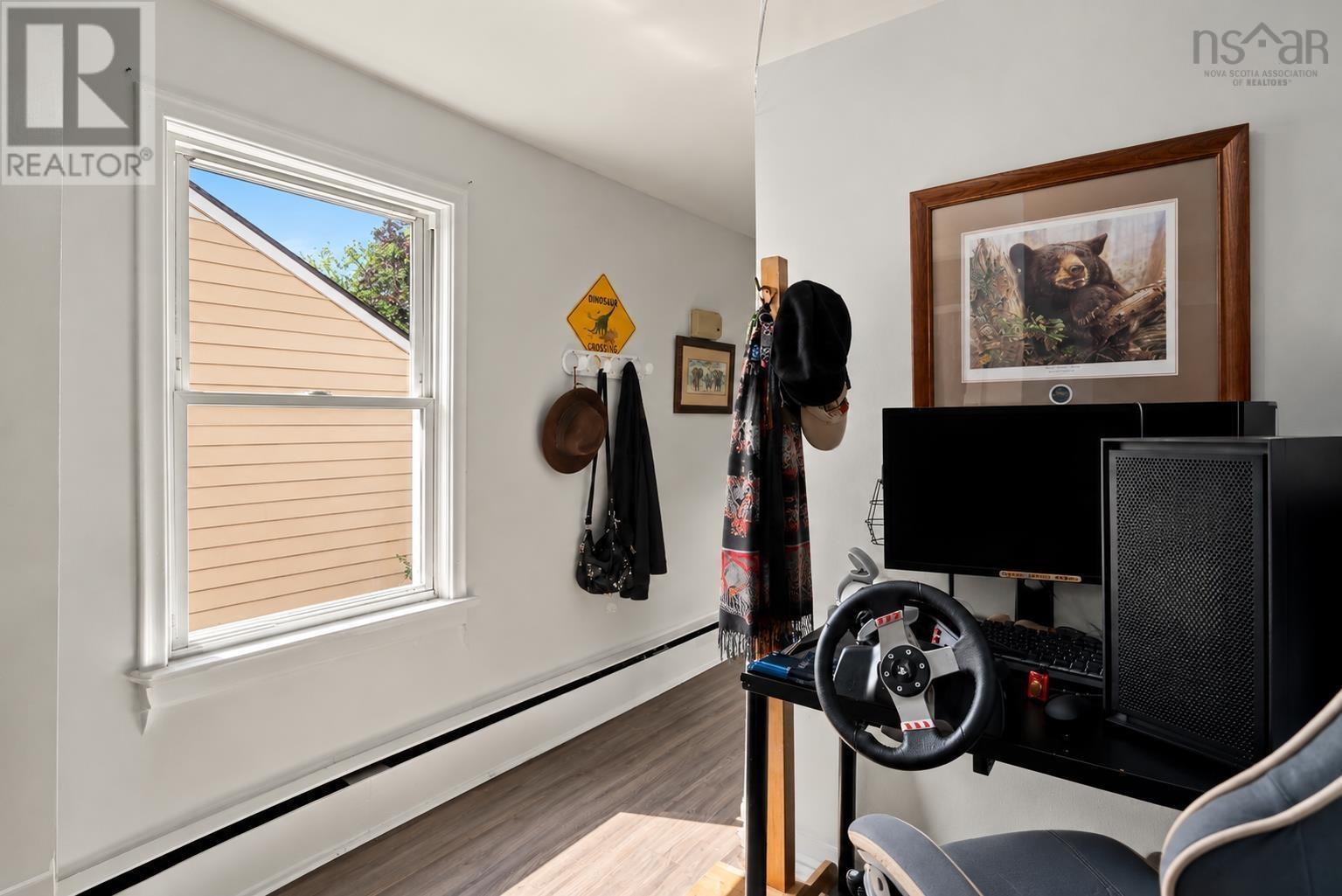 12 Frederick Avenue photo 23