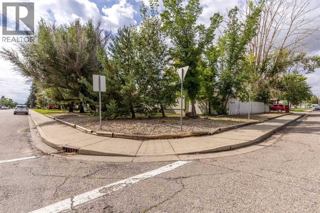 1102 20 Street S, Lethbridge, Alberta  T1K 2E2 - Photo 3 - A2343928