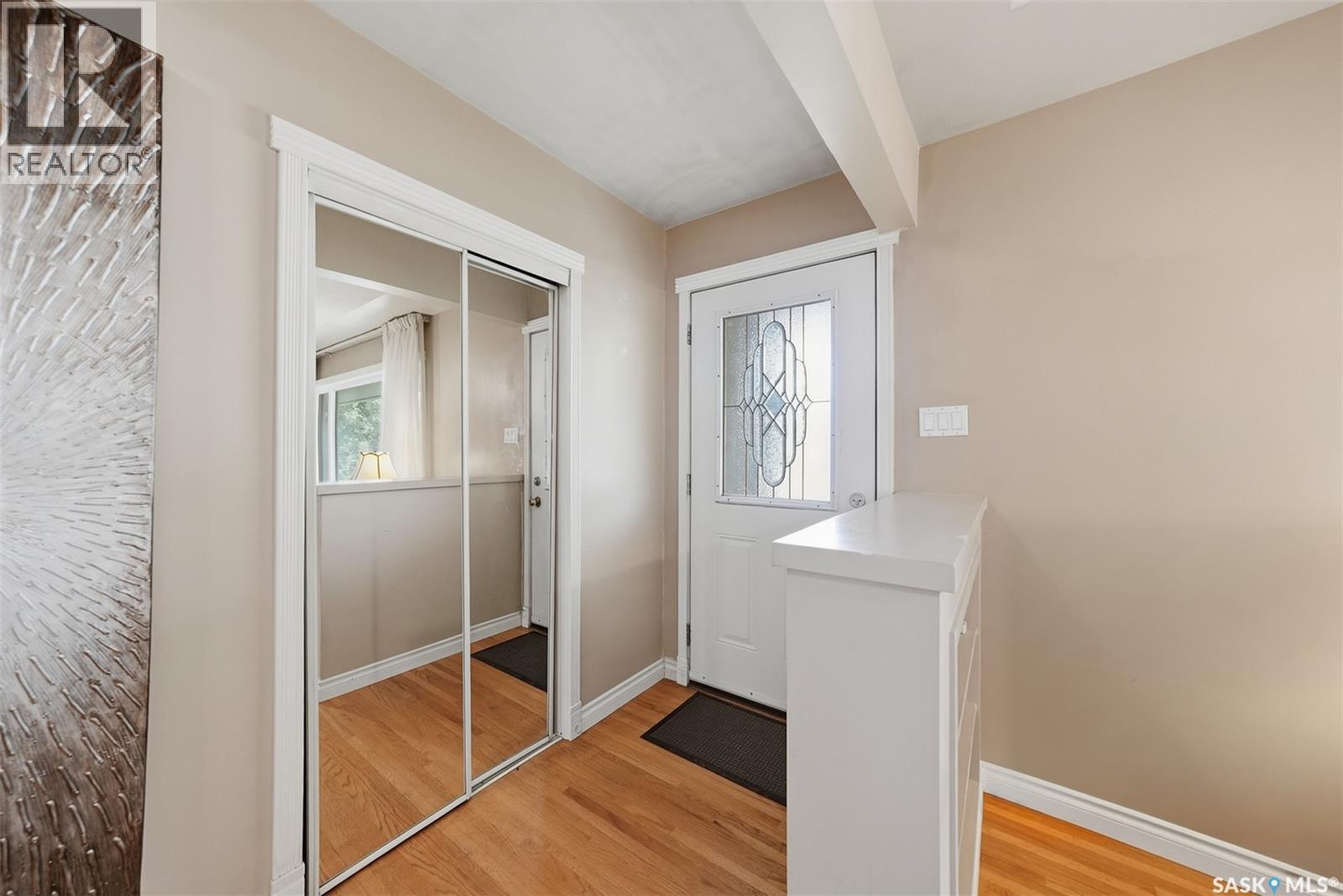 2809 Clarence Avenue S, Saskatoon, Saskatchewan  S7J 1M7 - Photo 2 - SK048482