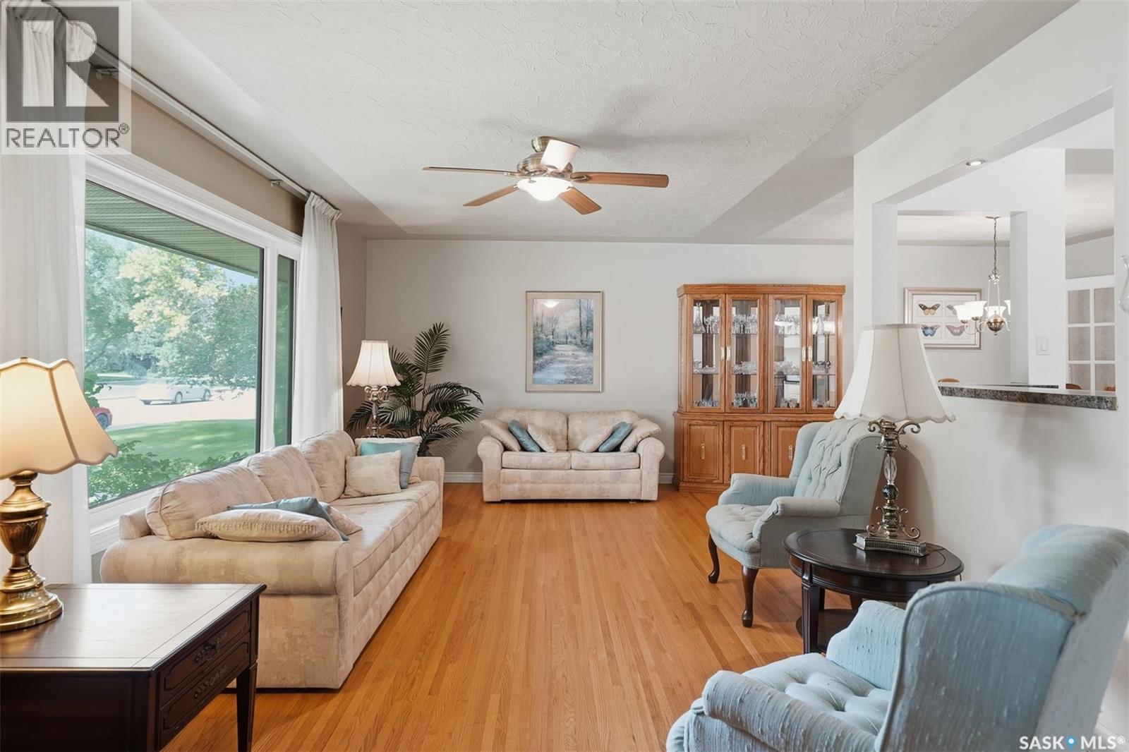 2809 Clarence Avenue S, Saskatoon, Saskatchewan  S7J 1M7 - Photo 3 - SK048482