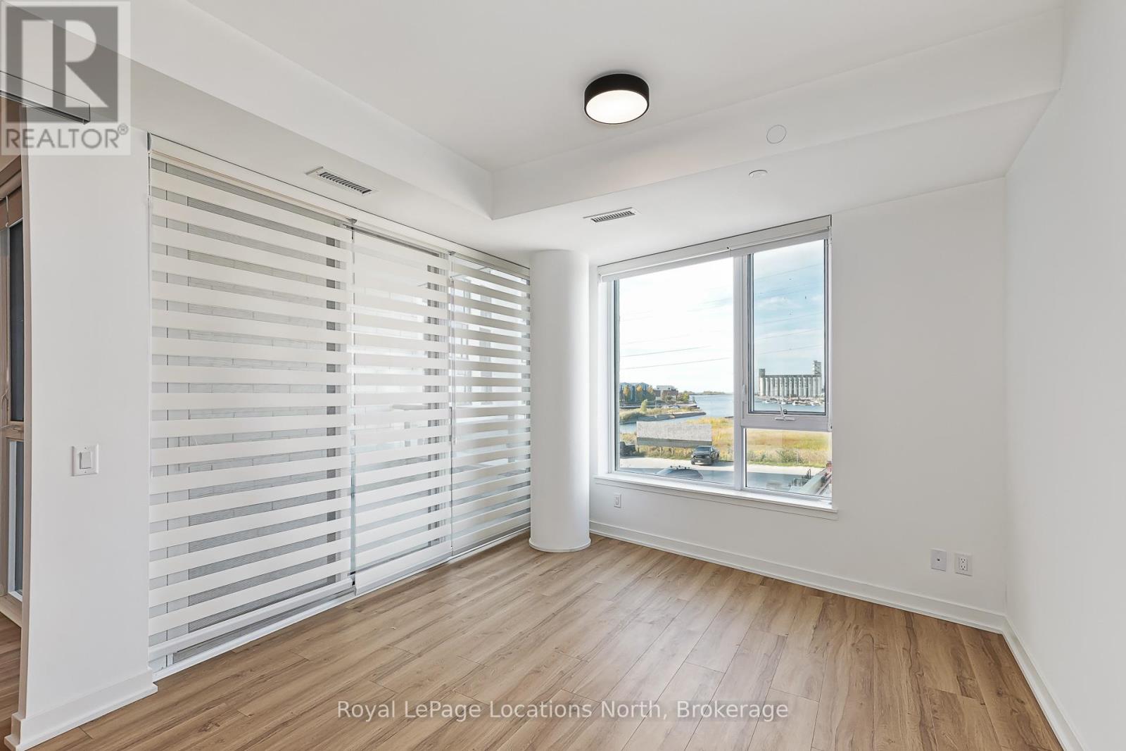 203 - 31 HURON STREET — photo 18