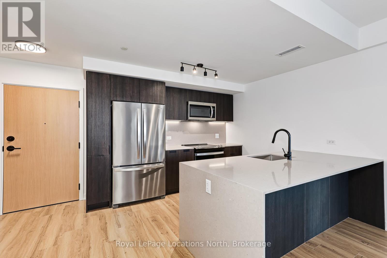 203 - 31 HURON STREET — photo 13