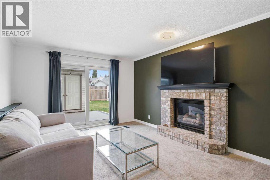 48 West Aarsby Road, Cochrane, Alberta  T4C 1L3 - Photo 5 - A2341434