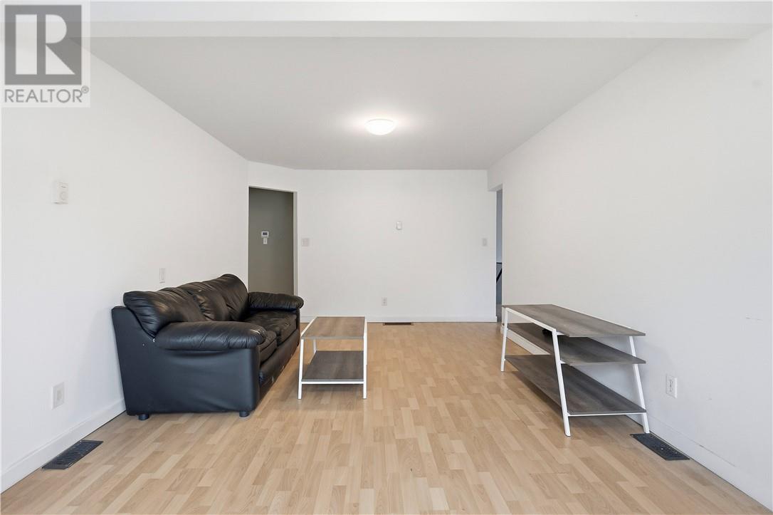 867 Lonsdale Avenue, Greater Sudbury, Ontario  P3B 1K2 - Photo 4 - 2130416
